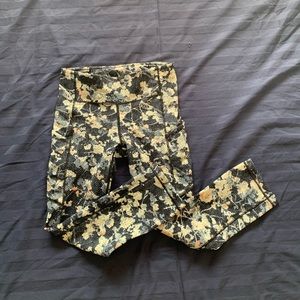 SOLD Lululemon Speed Up Crop Leggings